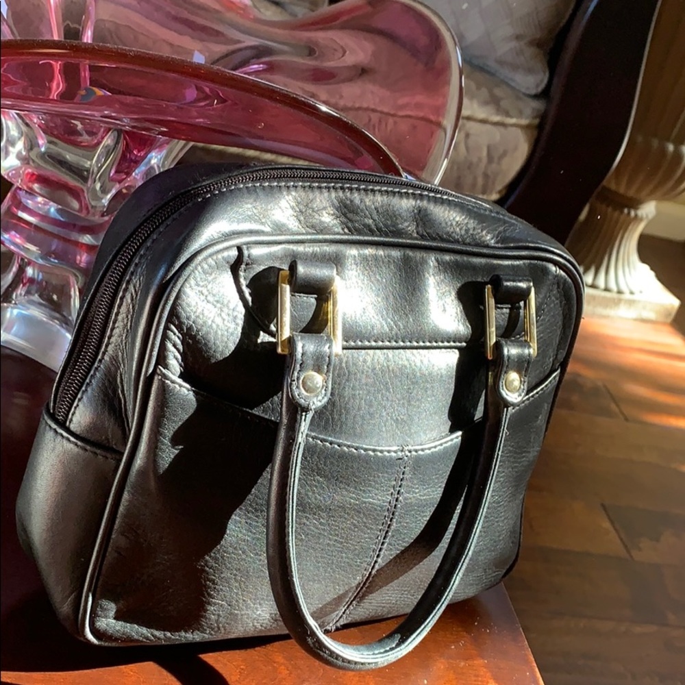 Women's classic little black hand bag all leather!